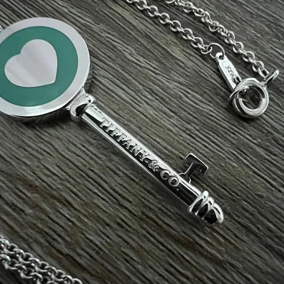 Blue enamel heart key necklace - Picture 4 of 10